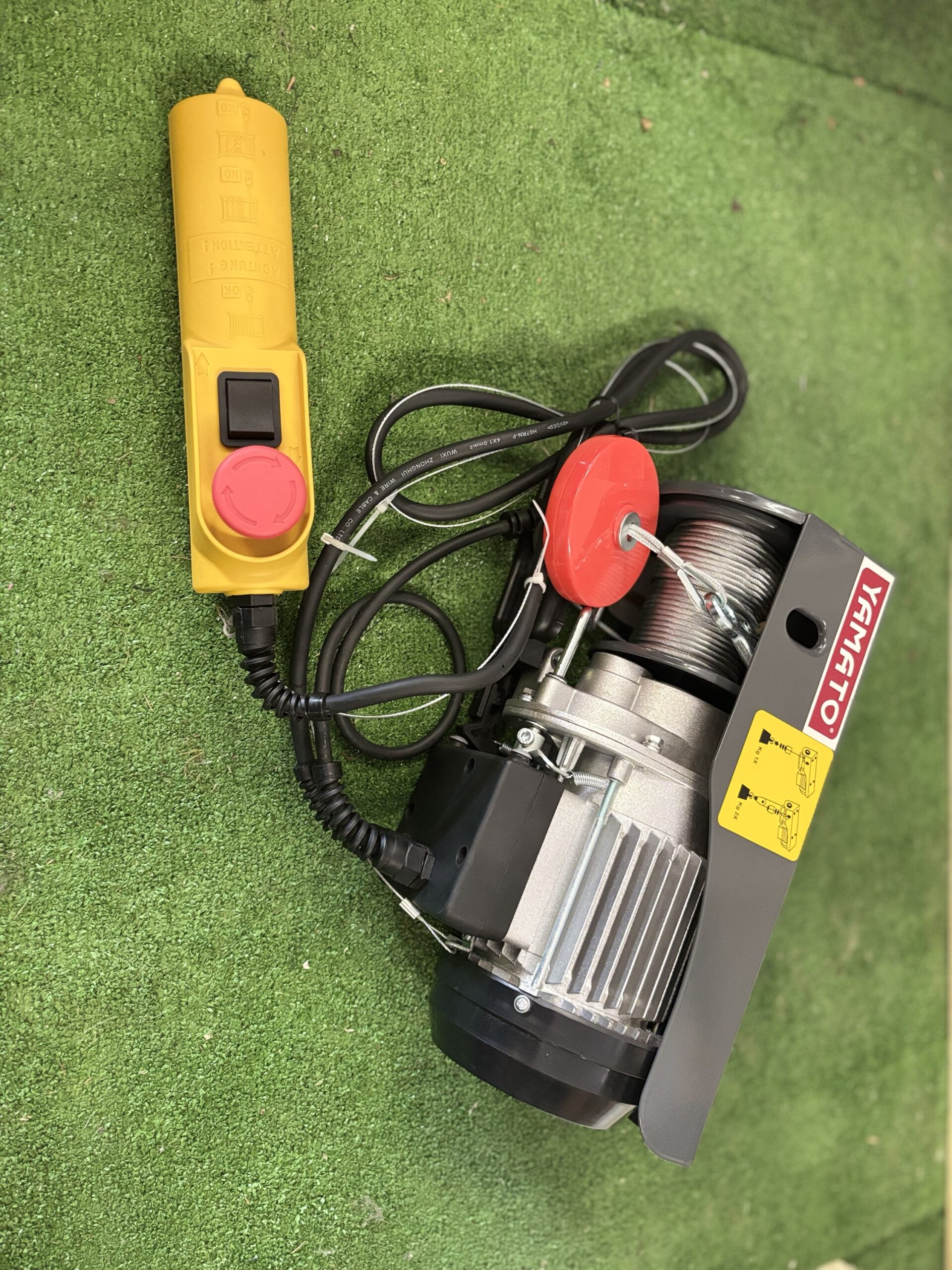 paranco elettrico a fune in acciaio per utilizzo privato con portata 125 kg a cavo singolo e 250 kg a cavo doppio, lunghezza cavo mt 18. velocità salita/discesa 10 mt/min - immagine 2