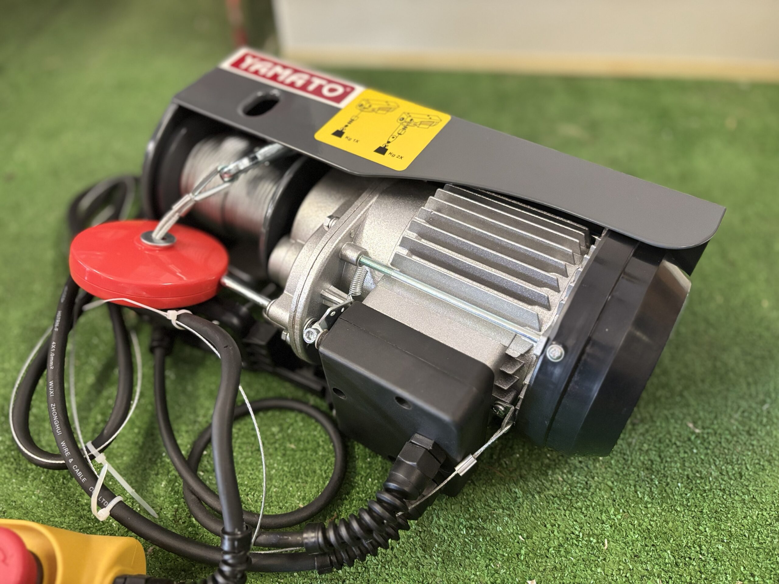 paranco elettrico a fune in acciaio per utilizzo privato con portata 125 kg a cavo singolo e 250 kg a cavo doppio, lunghezza cavo mt 18. velocità salita/discesa 10 mt/min - immagine 4