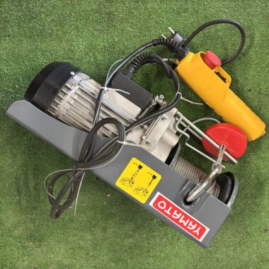 paranco elettrico a fune per utilizzo privato con portata 250 kg a cavo singolo e 500 kg a cavo doppio. lunghezza cavo mt 18, velocità salita/discesa 10mt/min