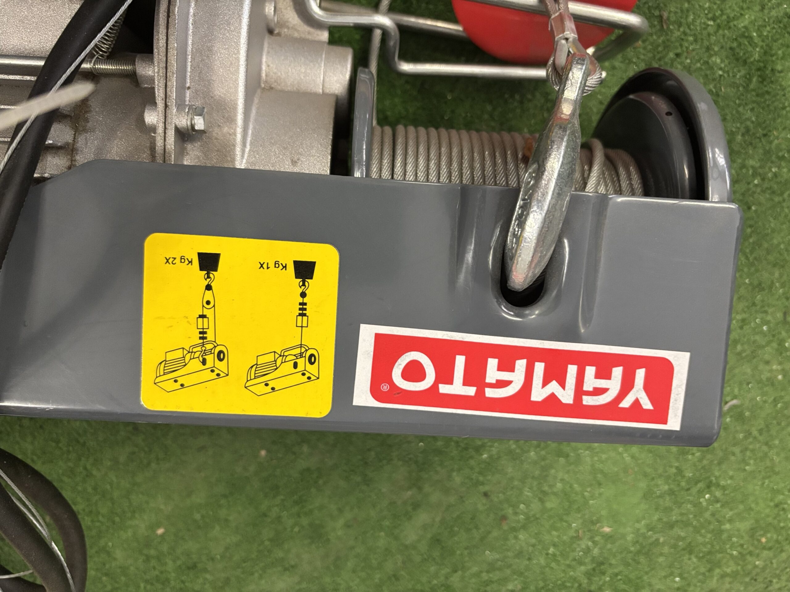 paranco elettrico a fune per utilizzo privato con portata 250 kg a cavo singolo e 500 kg a cavo doppio. lunghezza cavo mt 18, velocità salita/discesa 10mt/min - immagine 3
