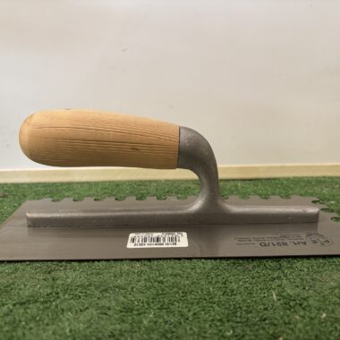 frattone rettangolare ditta Ancora, dentato 10 x 10 mm, lama in acciaio 280 x 120 mm con forcella in alluminio manico in legno